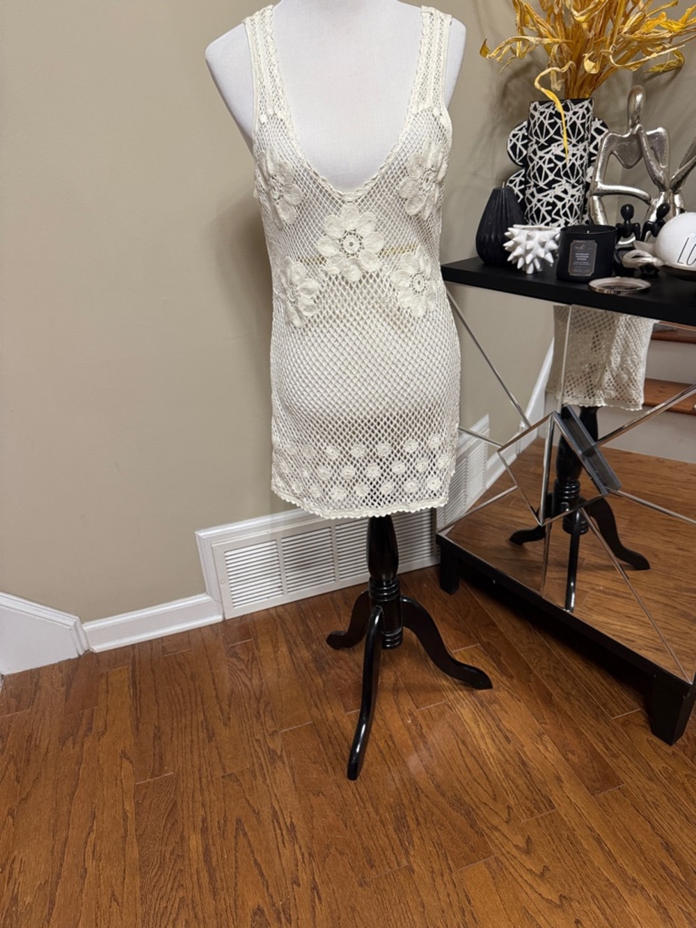 Free People Cream Crochet Floral Tank Top/Dress Mesh Size M pre-owned